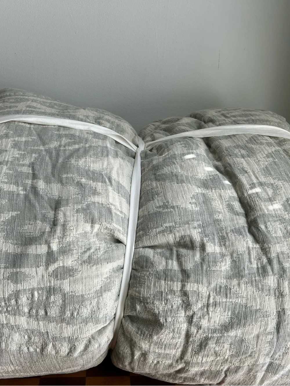 NEW Pottery Barn Ikat Jacquard Comforter size King / Cal King